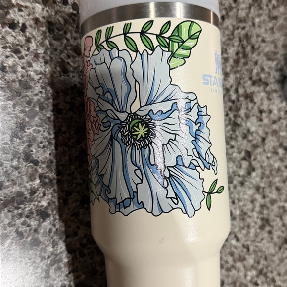 Stanley 40 oz Quencher – Cream Floral Artist Edition (2022, Glynn Rosenberg) - Picture 12 of 16
